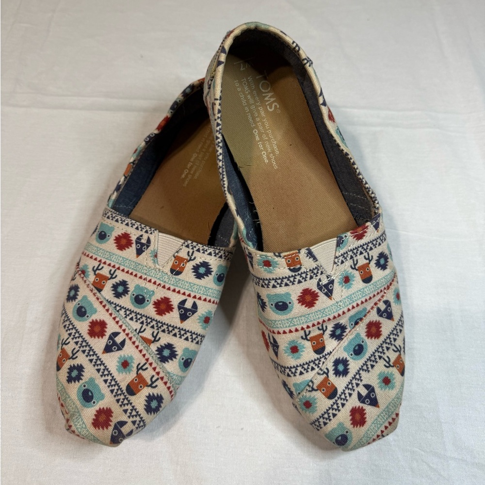 TOMS Birch Multi Critters Patterned Slip-On Shoes
Size 7 W
